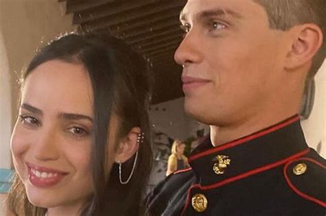 Cómo es la relación entre Sofia Carson y Nicholas。